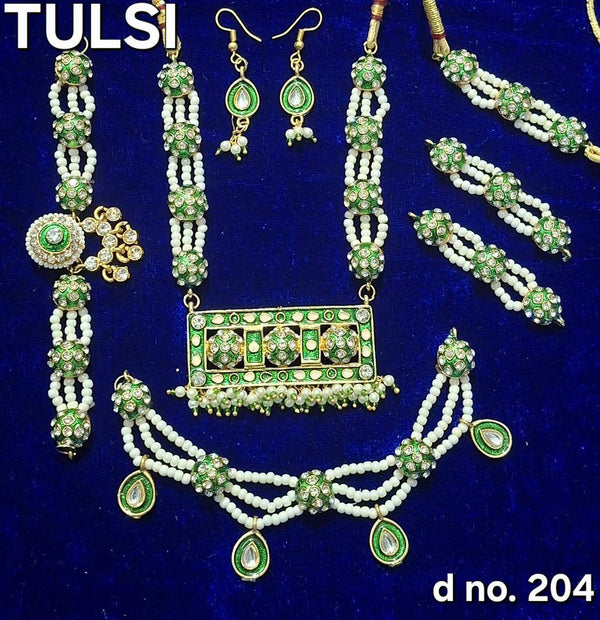 Green gemstone and pearl beaded jewellery set: necklace with pendant, matching earrings