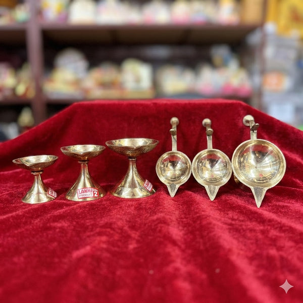 Achleshwar Brass Plain aarti Diya Stand with Handle