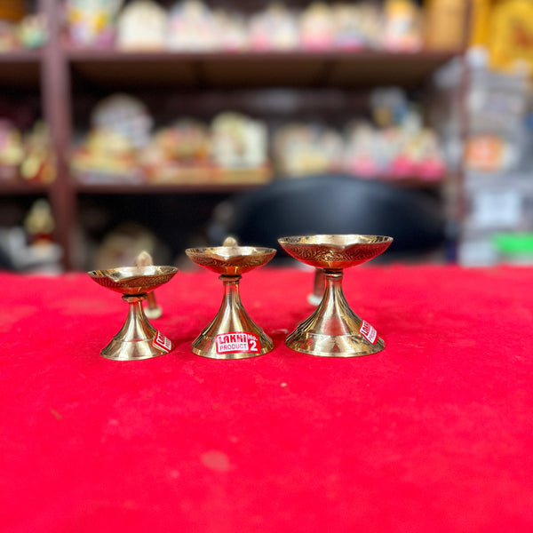 Achleshwar Brass Plain aarti Diya Stand with Handle